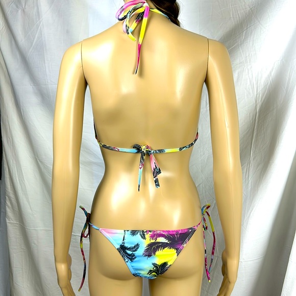 Tropical String Bikini. Top & Bottoms. NWOT. Large. Has Hygiene Liner and Pads. - Picture 2 of 9